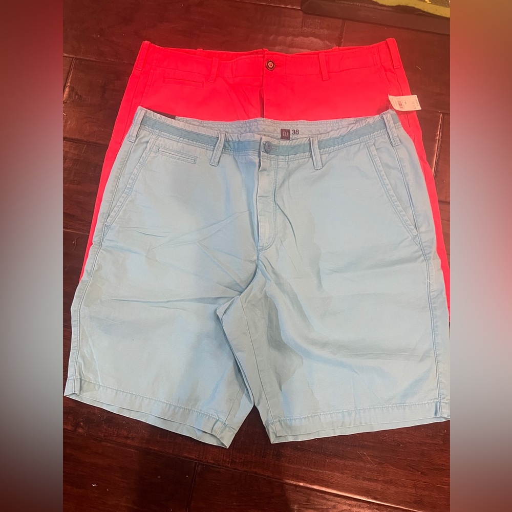 GAP Men's Turqoise-y and red Flat Front Shorts